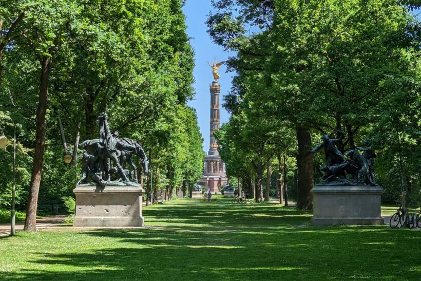 Berlin - Tiergarten mit Blick auf Siegessäule