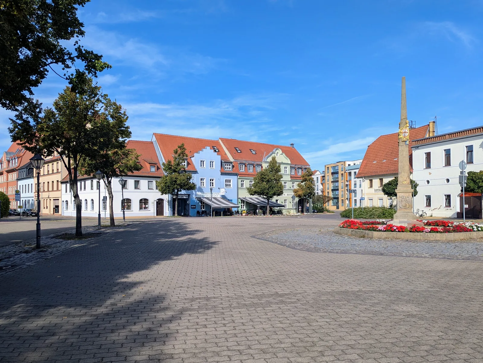Roßplatz in Delitzsch mit der Postmeilensäule