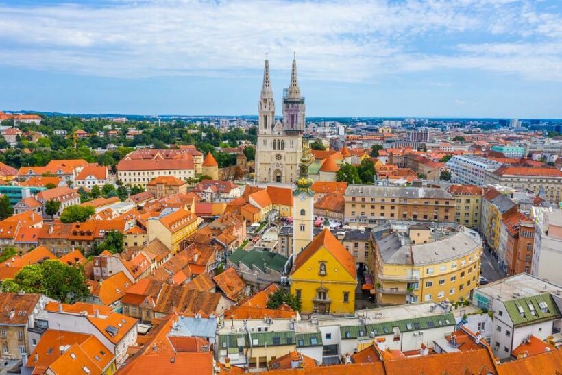 Standansicht Zagreb, Kroatien mit Dolac-Markt und Kathedrale von Zagreb