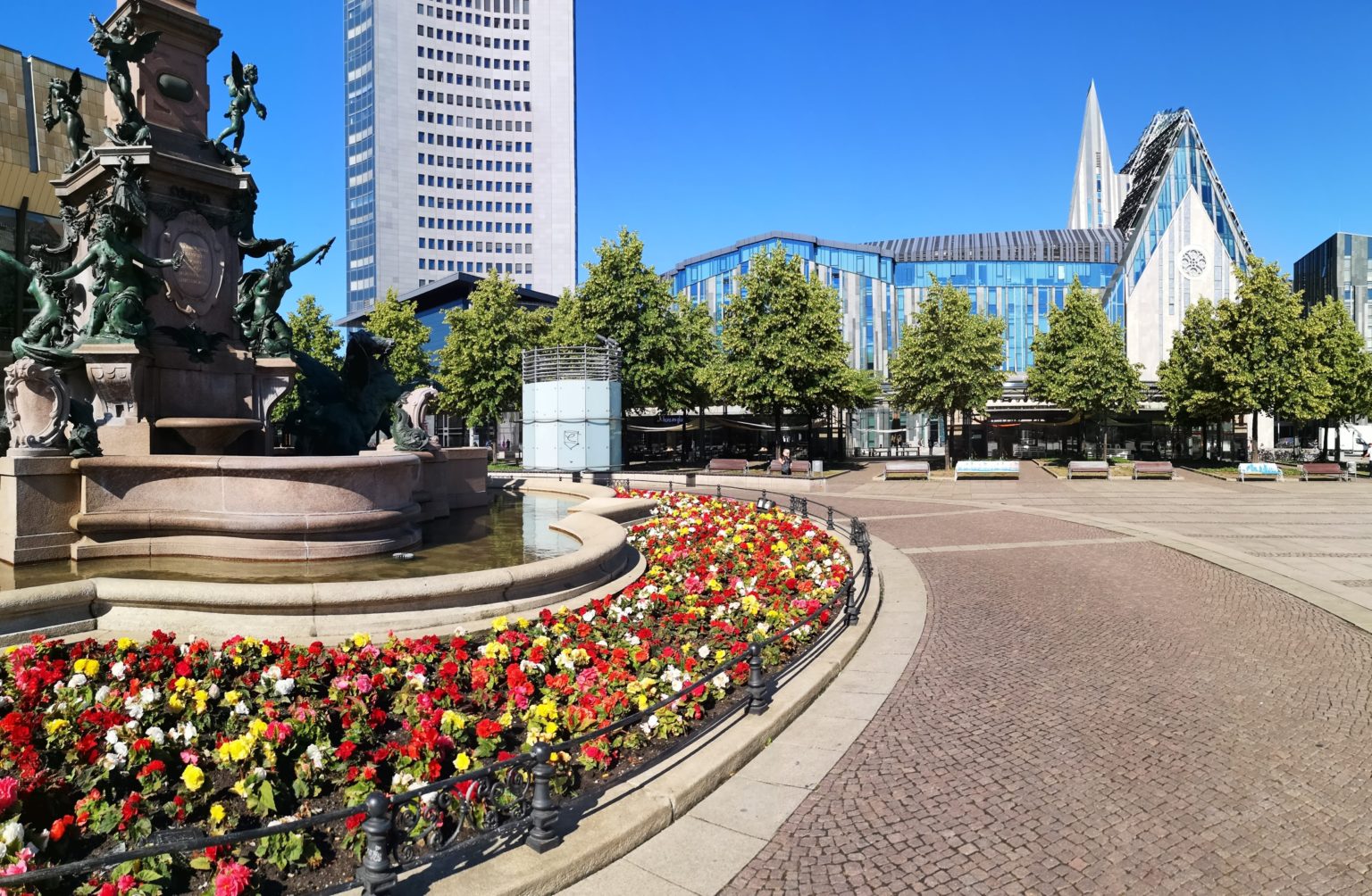 Leipzig - Augustusplatz, Paulinum und City Hochhaus