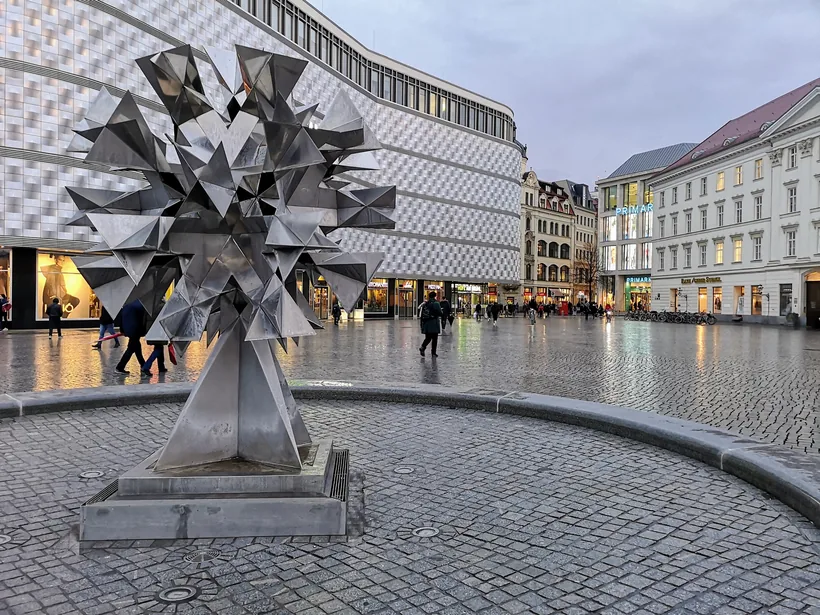 Am Brühl in der Leipziger Innenstadt am Abend