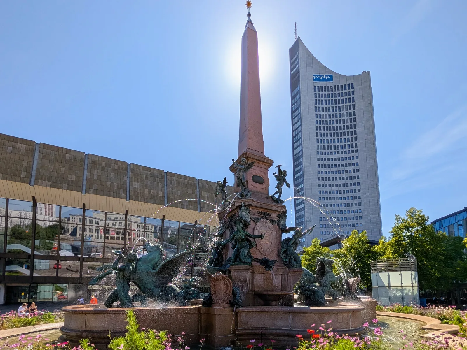Mendebrunnen und City-Hochhaus am Augustusplatz