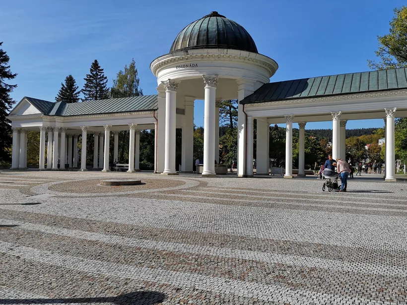 Rundpavillon des Kreuzbrunnens in Marienbad