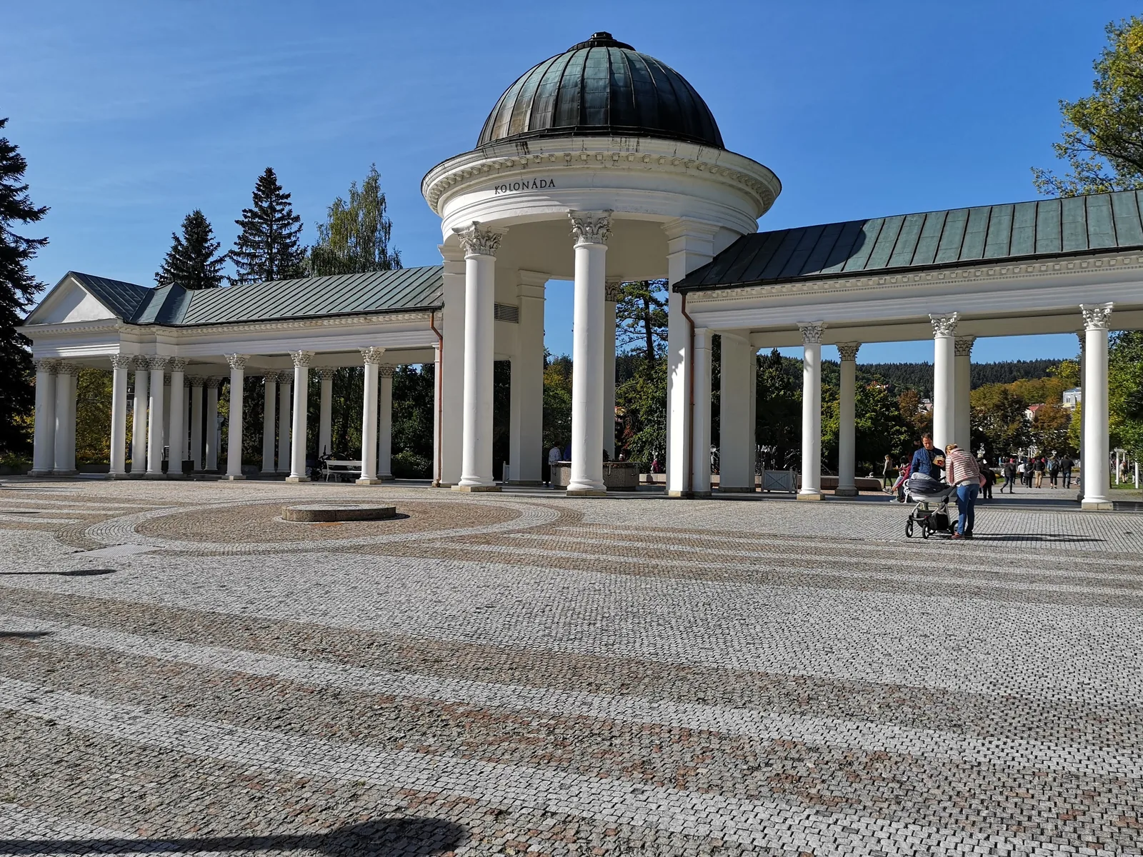 Rundpavillon des Kreuzbrunnens in Marienbad