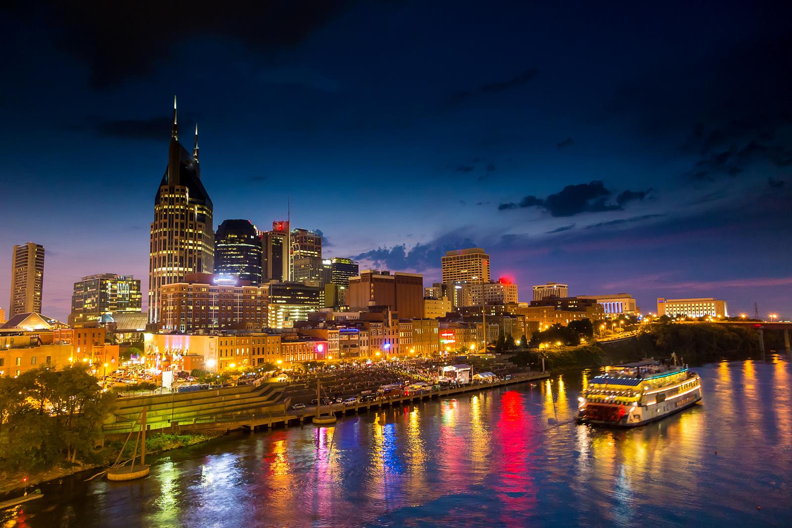 Skyline Nashville, Tennessee am späten Abend
