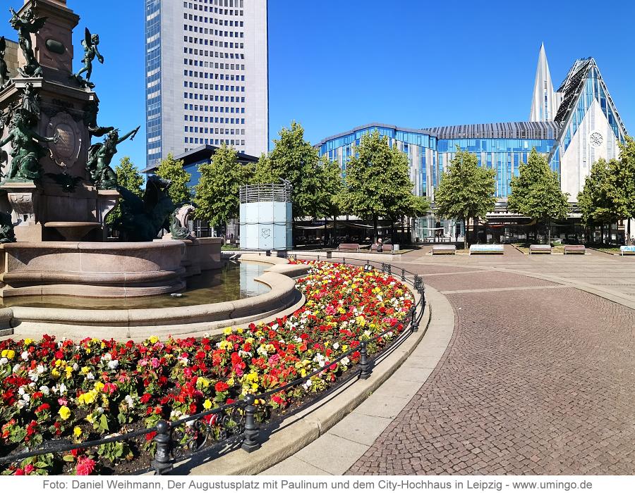 Leipzig: Augustusplatz mit Paulinum und dem City-Hochhaus (Stadt mit L)